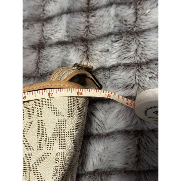 Michael Kors Beige and Cream Large Tote Bag - Picture 4 of 10